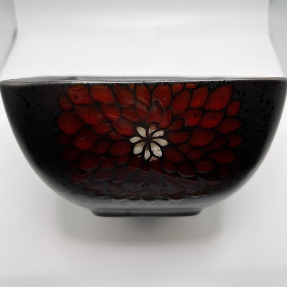 Red Solstice Zinnia Bowl - Picture 4 of 6